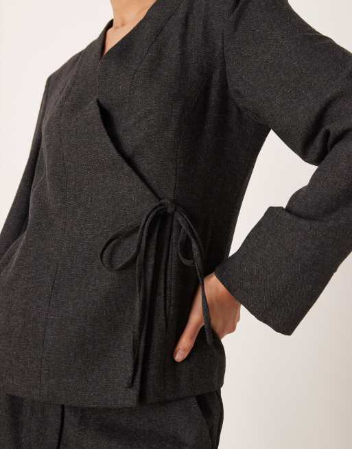 AWARE - Blazer sartoriale grigio scuro mélange con allacciatura laterale, 3 di 4