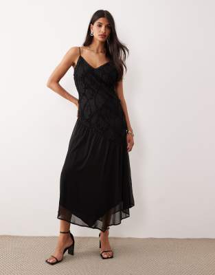 Aware - Bodycon-Midikleid aus Chiffon in Schwarz mit strukturiertem Mieder