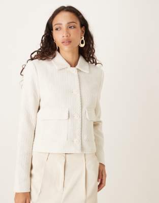 AWARE - Bouclé-Jacke in Creme mit Knopfleiste-Weiß