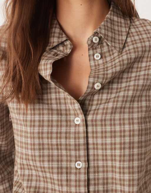 AWARE – Boyfriend-Oxford-Hemd in Beige und Braun mit Oversize-Schnitt und kleinem Karomuster, 2 von 4