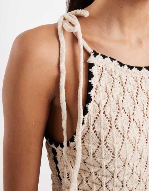 AWARE - Canotta allacciata al collo all'uncinetto color crema con finiture nere a contrasto, 3 di 4