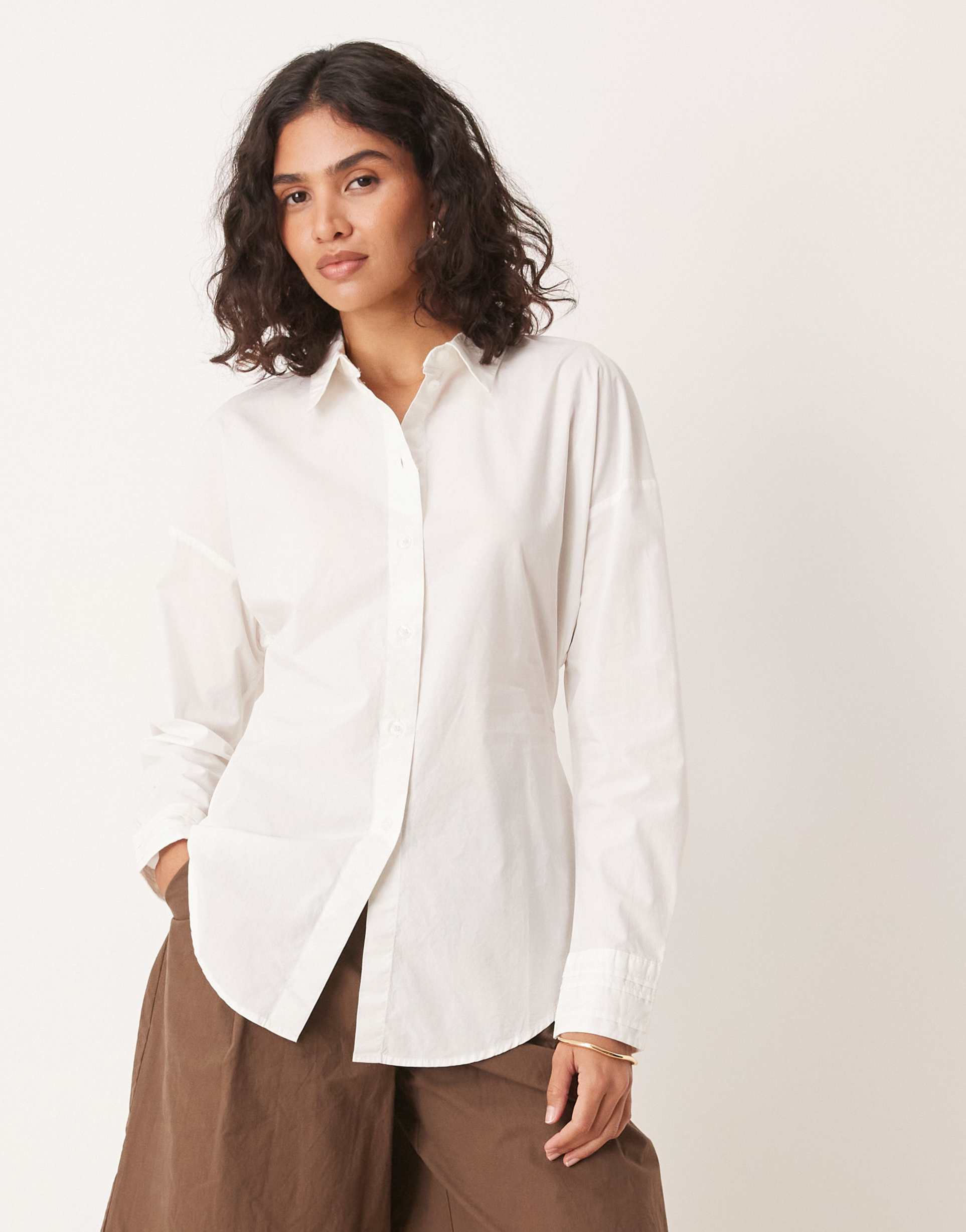aware cinched-in waist shirt with elastic side detail in white