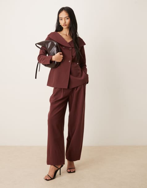 AWARE - Co-ord set van blazer met open kraag en geplooide broek met wijde pijpen in donkerrood - view 1