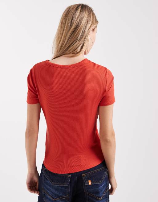 AWARE – Czerwony prążkowany T-shirt, 4 z 4