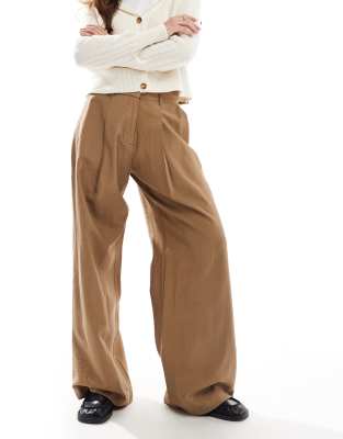 Aware - Drapierte, elegante Dad-Hose in warmem Braun