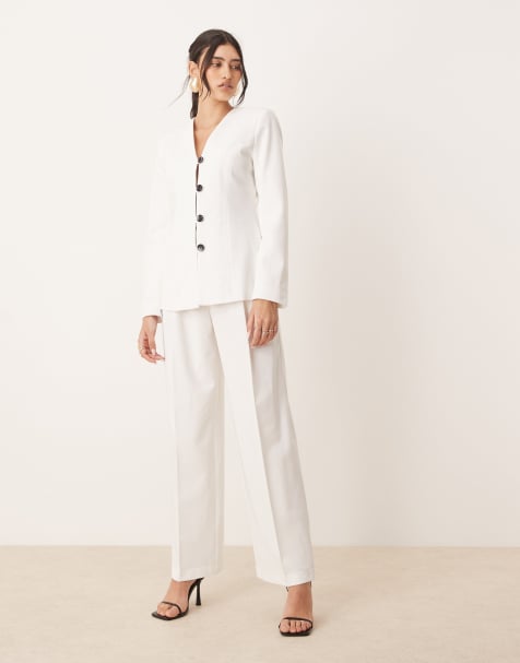 AWARE - Elegante co-ord set met blazer en broek met wijde pijpen in wit - view 1