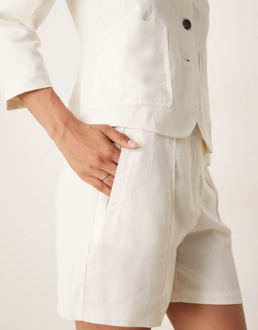 AWARE - Elegante short in wit, deel van co-ord set, 5 van 5