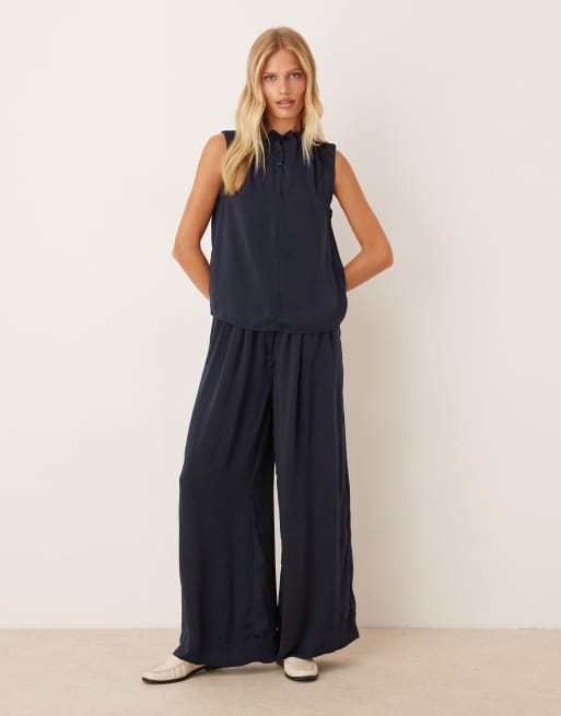 AWARE - Geplooide broek met hoge taille en wijde pijpen in marineblauw, deel van co-ord set
