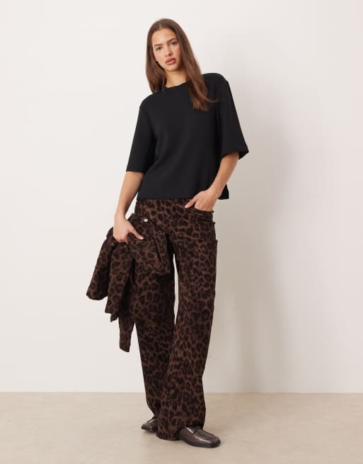 AWARE – Hochwertiges, kastiges T-Shirt aus strukturiertem, schwerem Stoff in Schwarz, 3 von 4