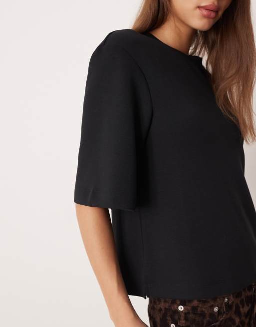 AWARE – Hochwertiges, kastiges T-Shirt aus strukturiertem, schwerem Stoff in Schwarz, 4 von 4