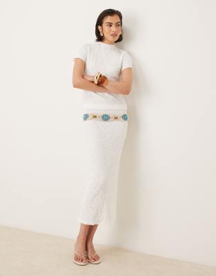 AWARE - Jupe mi-longue d'ensemble à bords ondulés en tissu texturé - Blanc