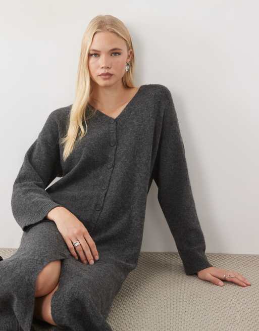 AWARE langärmliges Strick-Maxikleid mit V-Ausschnitt in dunkelgrau meliert, 3 von 4