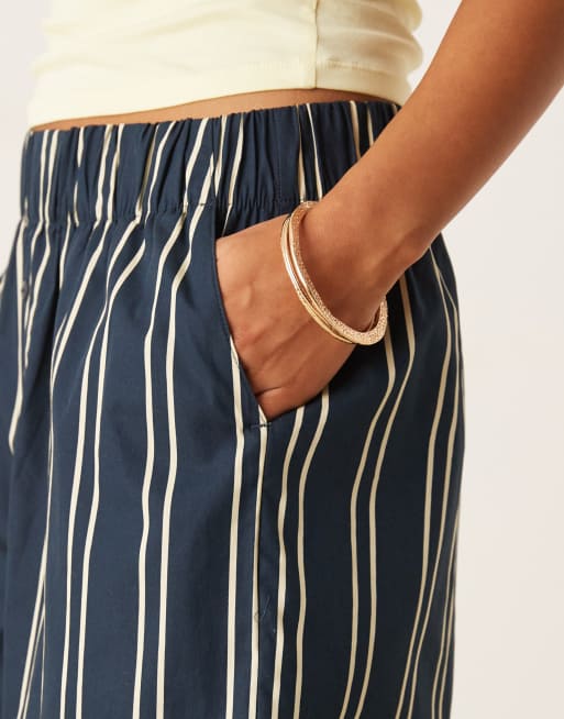 AWARE – Marinblå och gräddvita, randiga poplinbyxor med vida ben och boxershortsstil, 2 av 4