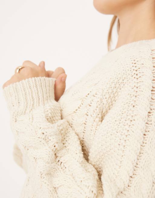 AWARE – Oversize-Pullover aus Grobstrick in Cremeweiß mit Zopfmuster, 3 von 4