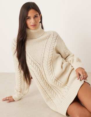 AWARE - Oversize-Pulloverkleid aus Strick in Creme mit Zopfmuster-Weiß