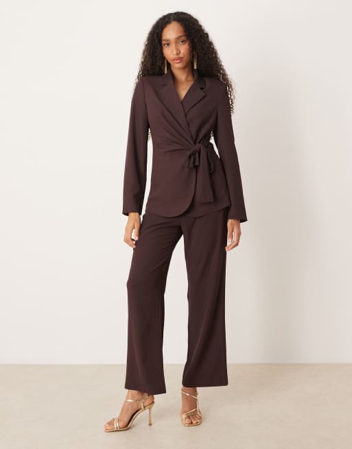 AWARE - Pantaloni sartoriali dritti color cioccolato in coordinato