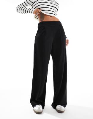 pleat front wide leg pants in black