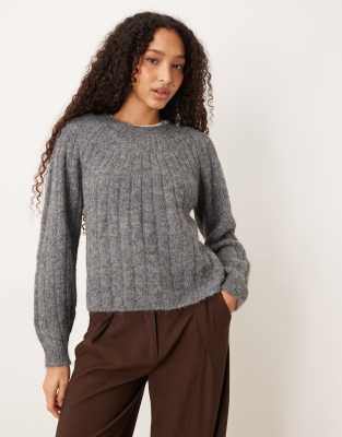 AWARE - Pullover aus breitem Grobstrick in meliertem Grau mit haariger Struktur