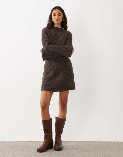 AWARE robe courte en maille à col montant et manches longues marron chocolat, 2 de 4
