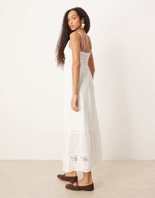 AWARE Robe d'été longue à bretelles avec détails en broderie