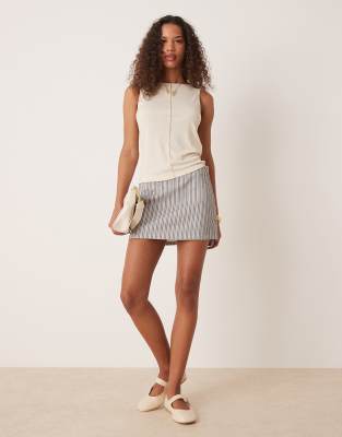 Aware Seam Front Jersey Top In White