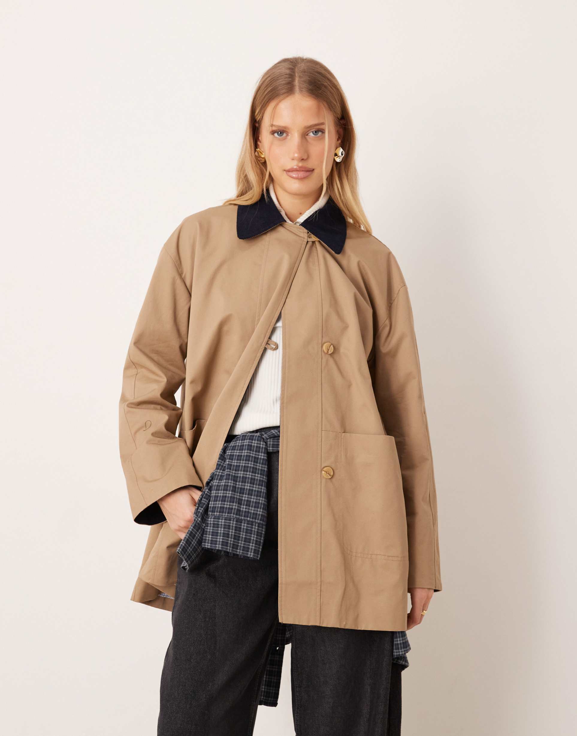 aware short trench with corduroy collar in beige