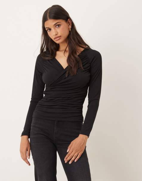 AWARE - Sort og stram top med slå om-design foran og draperingsdetaljer - view 1