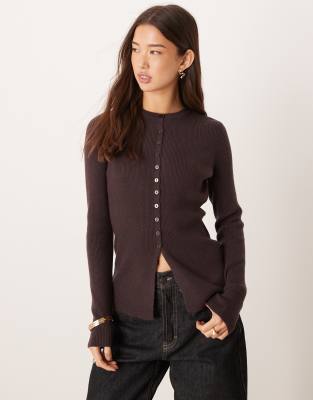 AWARE - Strickjacke in Schokobraun meliert mit kompaktem Rippenmuster und kurzer Knopfleiste vorne-Brown