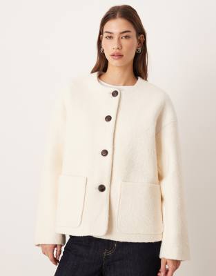 AWARE - Strukturierte, kurze Jacke in Creme aus hochwertigem Wollmix mit Knopfleiste vorne-Weiß