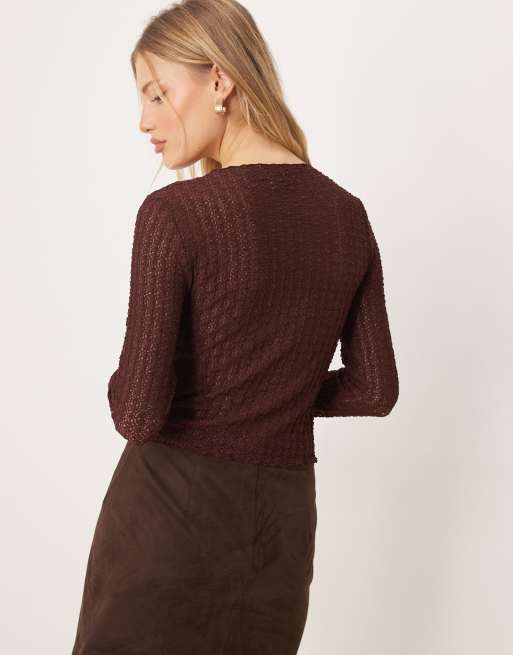 AWARE - T-shirt à manches longues en jersey texturé avec bords ondulés - Marron chocolat, 3 de 4