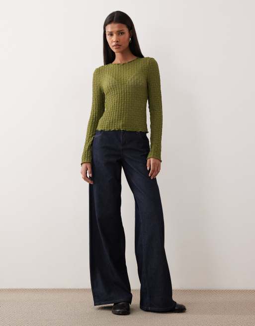 AWARE - T-shirt van jersey met textuur, lange mouwen en geschulpte rand in olijfgroen, 2 van 4
