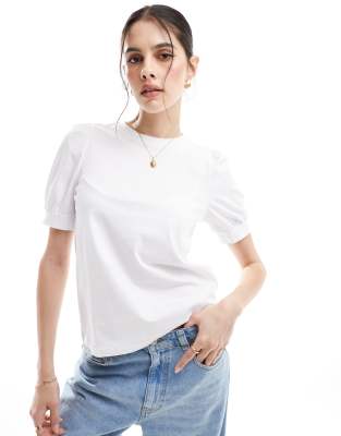 t-shirt with puff sleeves in white