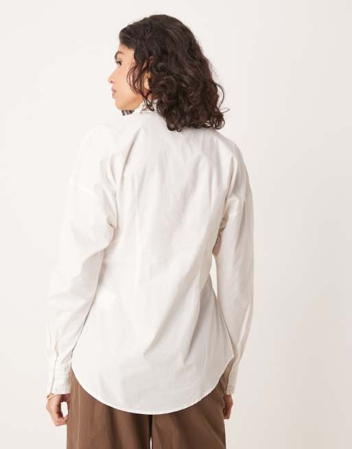 AWARE – Taillierte Hemdbluse in Weiß mit elastischem Seiten-Detail, 4 von 4