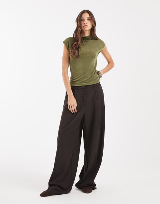 AWARE - Top sans manches à col montant et détail pailleté - Vert olive, 3 de 4