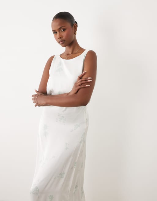 AWARE - Vestido largo blanco con cuello desbocado y estampado floral verde claro de satén , 2 de 4
