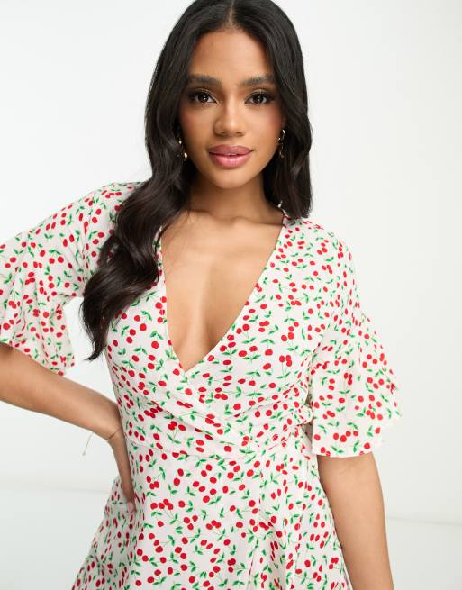 AX Paris Mini-wikkeljurk in crème en rode kersenprint ASOS