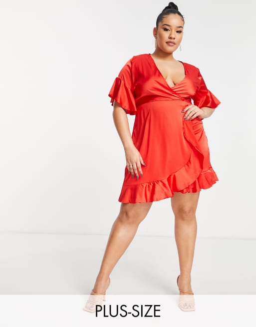 AX Paris Plus – Wickelkleid aus Satin in Rot mit Rüschenbesatz
