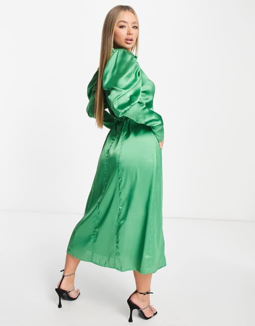 AX Paris Robe mi longue fendue col montant en satin Vert ASOS