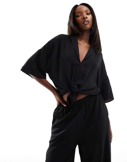 AX Paris – Strukturierte Hemdbluse in Schwarz mit gebundener Vorderseite, Kombiteil