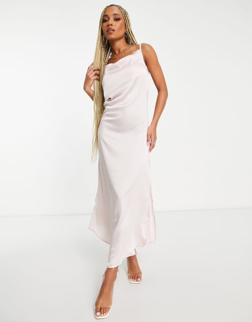 AX Paris – Trägerkleid aus Satin in Champagner 
