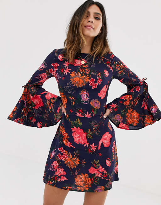 AX Paris - Vestito a fiori con maniche svasate