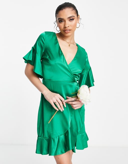 AX Paris – Wedding Guest – Zielona satynowa sukienka mini z falbanką