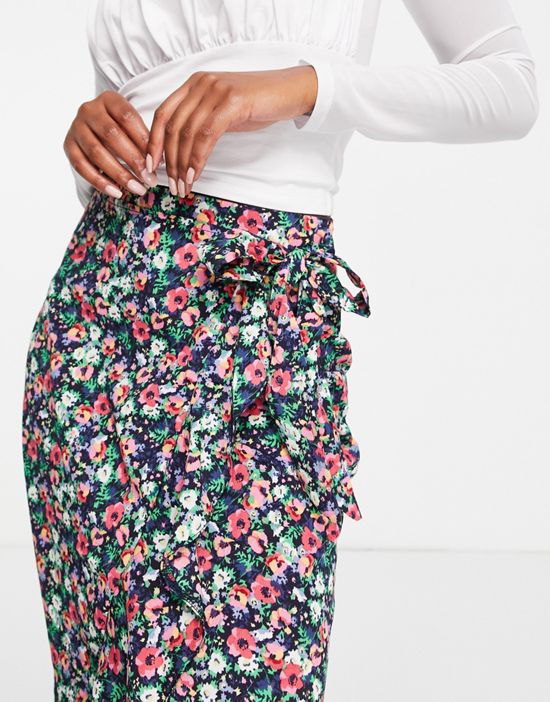 https://images.asos-media.com/products/ax-paris-wrap-midi-skirt-in-dark-floral/201814296-3?$n_550w$&wid=550&fit=constrain