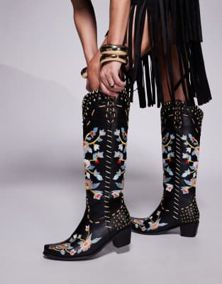 Azaela Wang - Phineas - Cowboystiefel in Schwarz mit Blumenstickerei