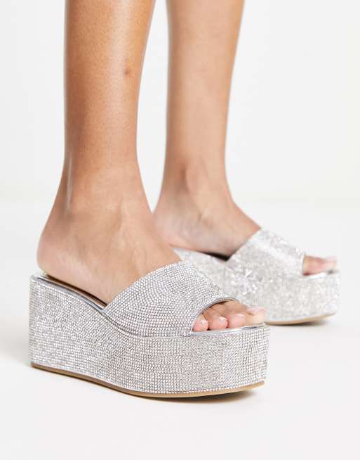 Azalea Wang - Arrow - Sølvfarvede flatformsandaler med rhrinsten