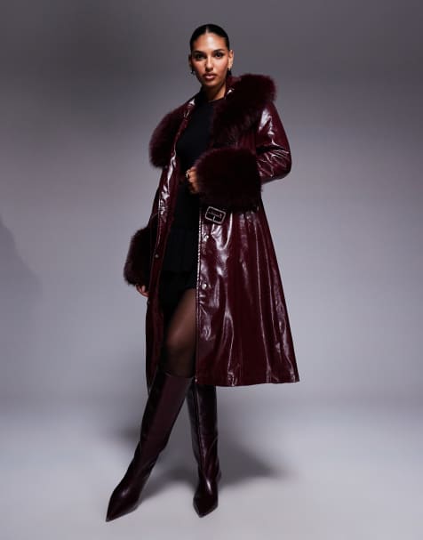 Azalea Wang – Asher – Trenchcoat aus Kunstleder in Burgunderrot und Kunstpelzbesatz - view 1