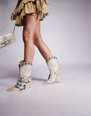 Azalea Wang - Balmoral - Cowboystiefel in Beige mit Nieten- und Schnallenverzierung-Neutral