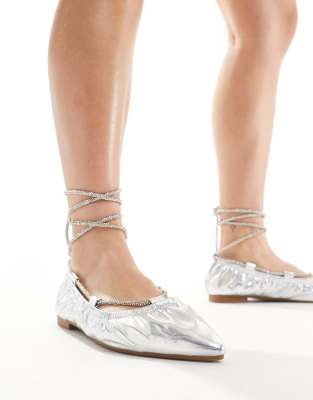 Azalea Wang - Benicio - Verzierte Ballerinas in Silber-Metallic mit Knöchelriemen