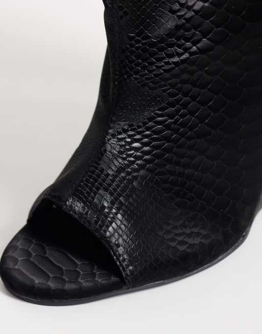 Azalea Wang botas destalonadas hasta la rodilla negras efecto serpiente, 3 de 5