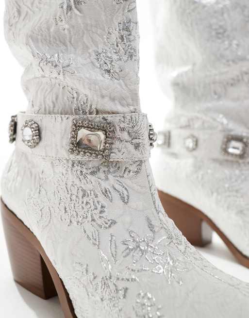 Azalea Wang - Bridal Bavani - Stivali al ginocchio stile western bianchi con ricami, 4 di 4